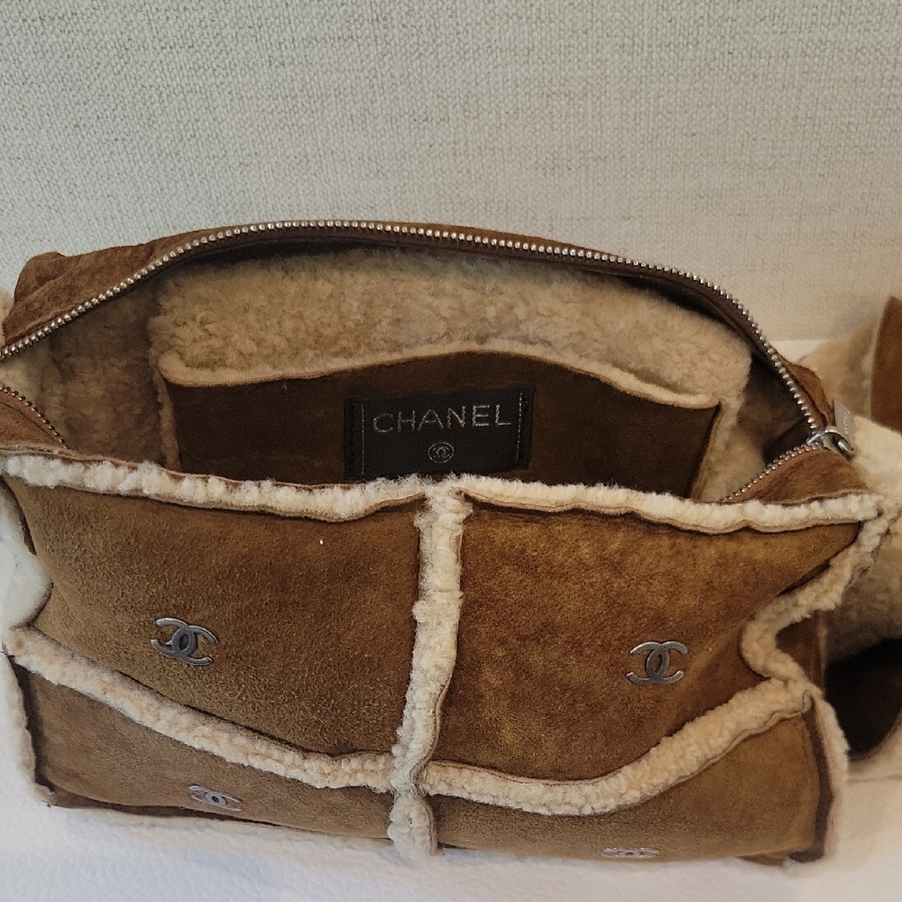 Chanel Leather & Sherpa Wool Shoulder Bag - Picture 9 of 14